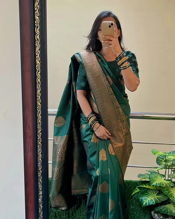 B_Green___Silk_Jacquard_Saree_For_Women