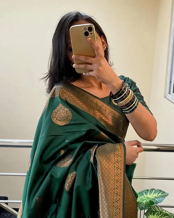 B_Green___Silk_Jacquard_Saree_For_Women