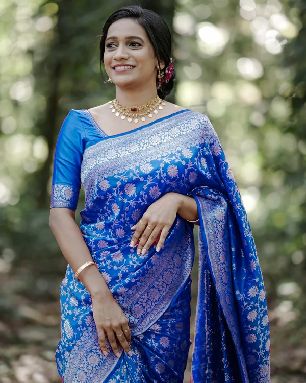 Blue_Silk_Jacquard_Saree_For_Women