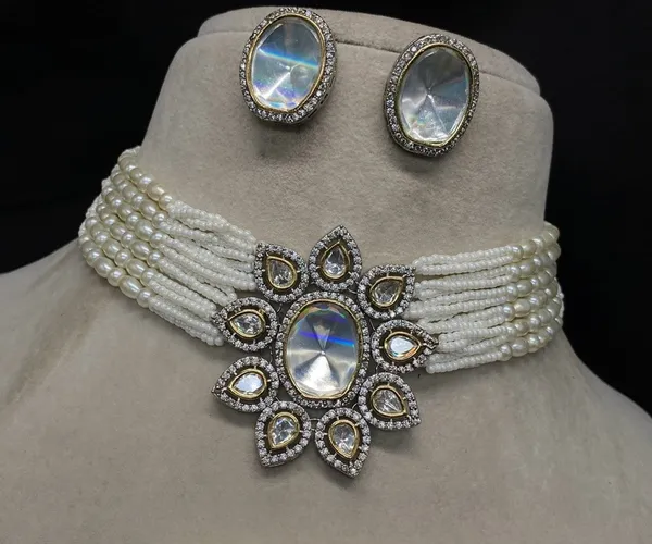 White_&_Silver_Elegant_Design_Gargi_Polki_Kundan_Set_For_Women