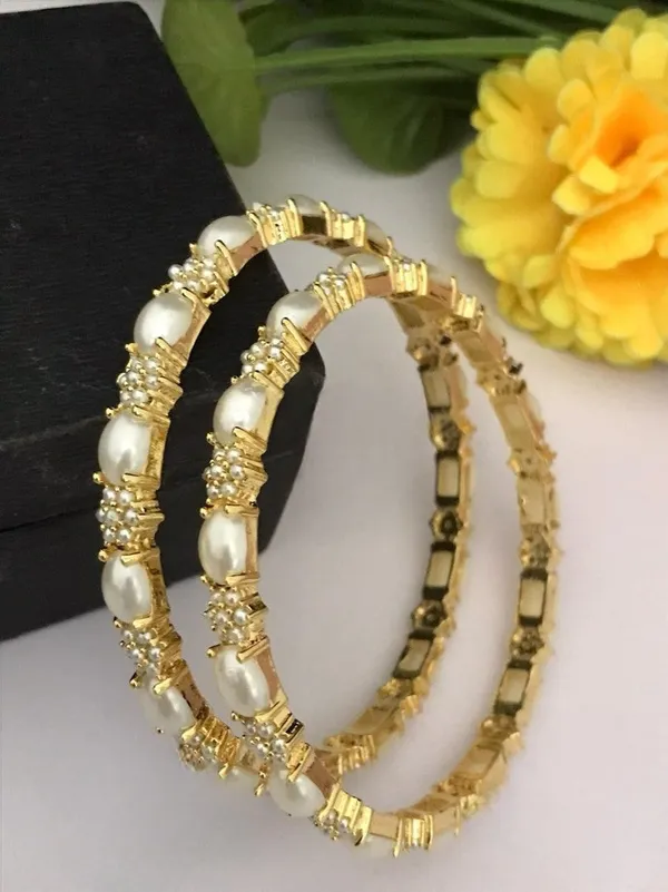 Gold_Elegant_Design_Mrinali_Real_Pearl_Bangles_For_Women