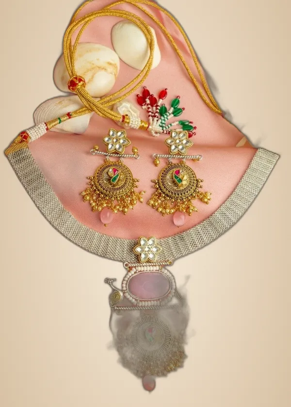 Pink_Elegant_Design_Kaveri_Necklace_For_Women