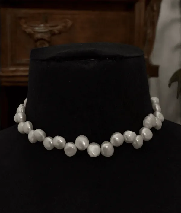 White_Elegant_Design_Real_Pearl_Blakely_Choker_For_Women