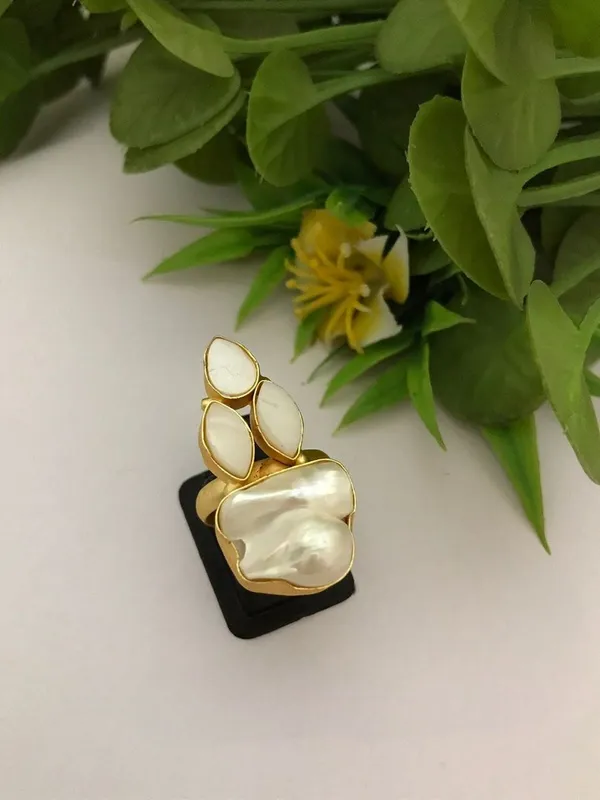 White_Elegant_Design_Real_Pearl_Maria_Ring_For_Women