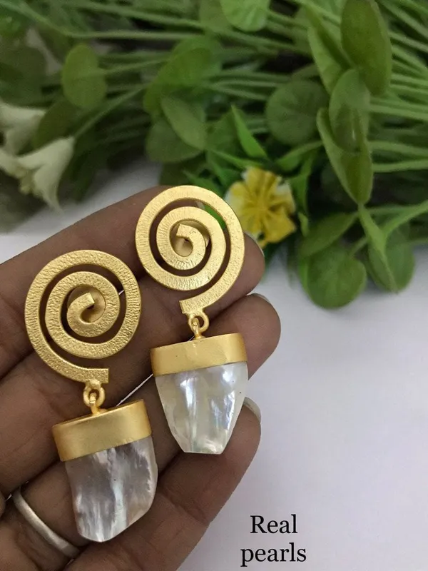 Gold_Elegant_Design_Real_Pearl_Pakhi_Earrings_For_Women