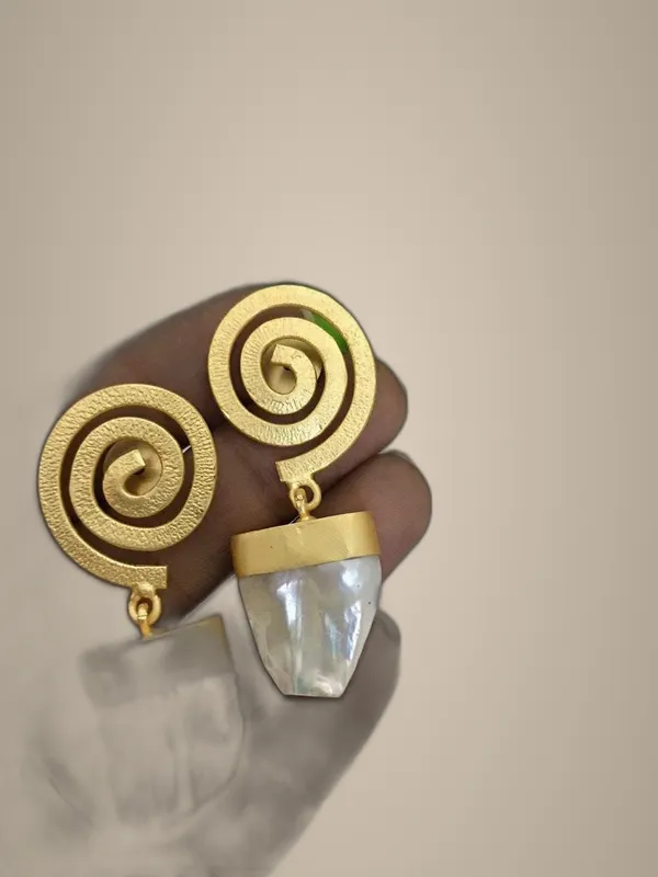 Gold_Elegant_Design_Real_Pearl_Pakhi_Earrings_For_Women