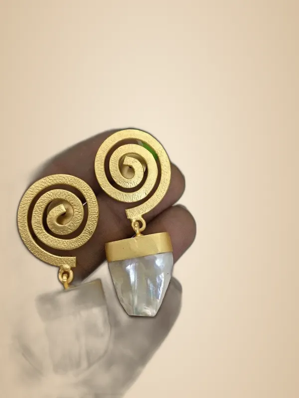 Gold_Elegant_Design_Real_Pearl_Pakhi_Earrings_For_Women