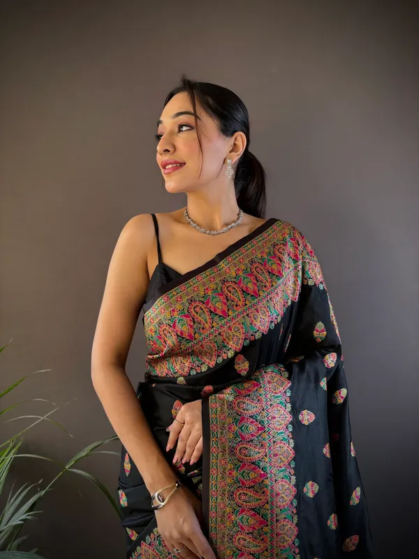 Artisanal_Black_Patola_Weave_Silk_Saree_With_A_Brilliant_Array_Of_Stylized_Animal_And_Floral_Imagery