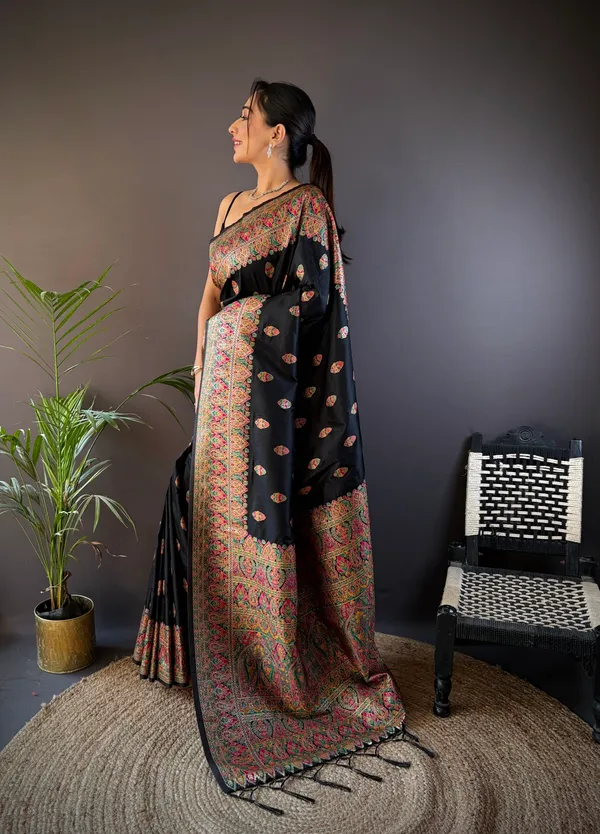 Artisanal_Black_Patola_Weave_Silk_Saree_With_A_Brilliant_Array_Of_Stylized_Animal_And_Floral_Imagery