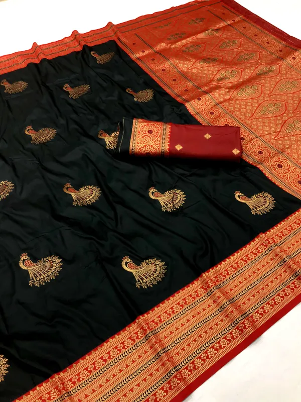 Black_Banarasi_Silk_Saree_With_Elaborate_Red_Pallu
