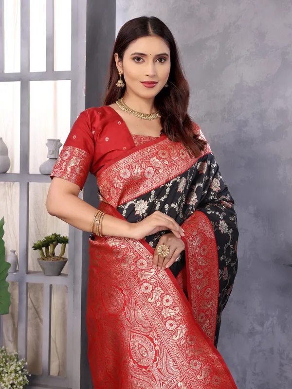 Black_&_Red_Banarasi_Silk_Saree_With_Gold_Zari
