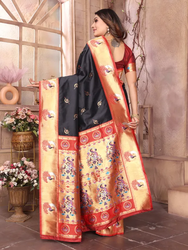Ebony_Black_Elegant_Paithani_Silk_Saree_With_Vibrant_Peacock_And_Floral_Motifs