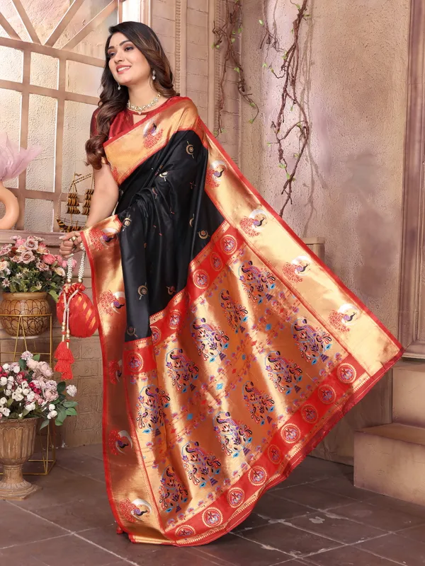 Ebony_Black_Elegant_Paithani_Silk_Saree_With_Vibrant_Peacock_And_Floral_Motifs