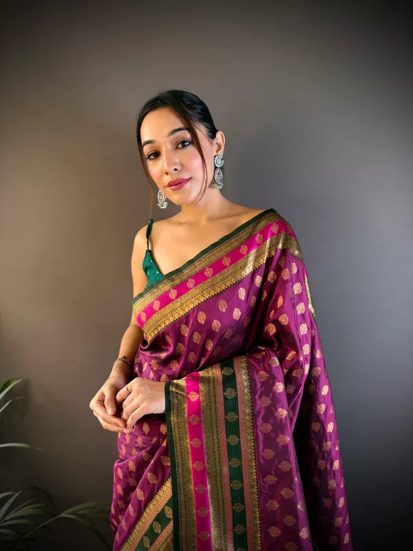 Red_&_Maroon_Exquisite_Banarasi_Silk_Saree_Featuring_Intricate_Golden_Zari_Weaving