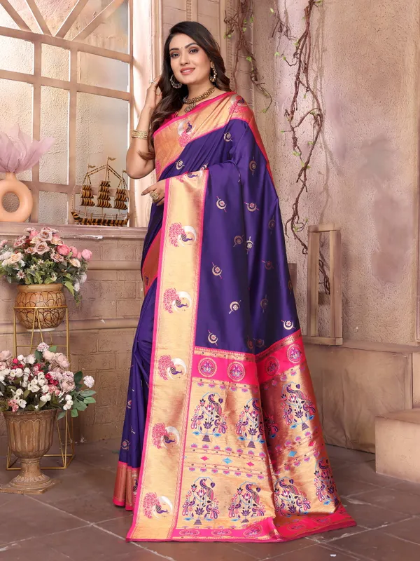 Navy_Blue_&_Crimson_Red_Silk_Saree_With_Traditional_Zari_Woven_Motifs_And_Rich_Pallu
