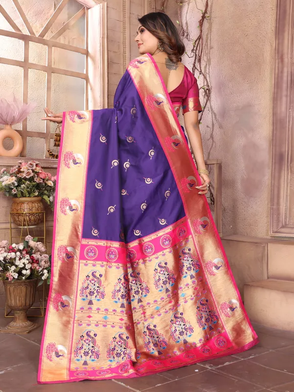 Navy_Blue_&_Crimson_Red_Silk_Saree_With_Traditional_Zari_Woven_Motifs_And_Rich_Pallu