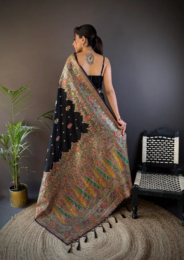 Black_Stunning_Ebony_Patola_Pure_Silk_Saree_Showcasing_Vivid_Multi-Tone_Animal_And_Flower_Designs