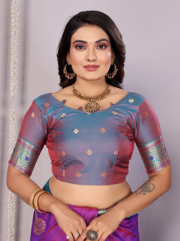 Magenta_Vibrant_Dual-Tone_Silk_Saree_With_Peacock_Motifs
