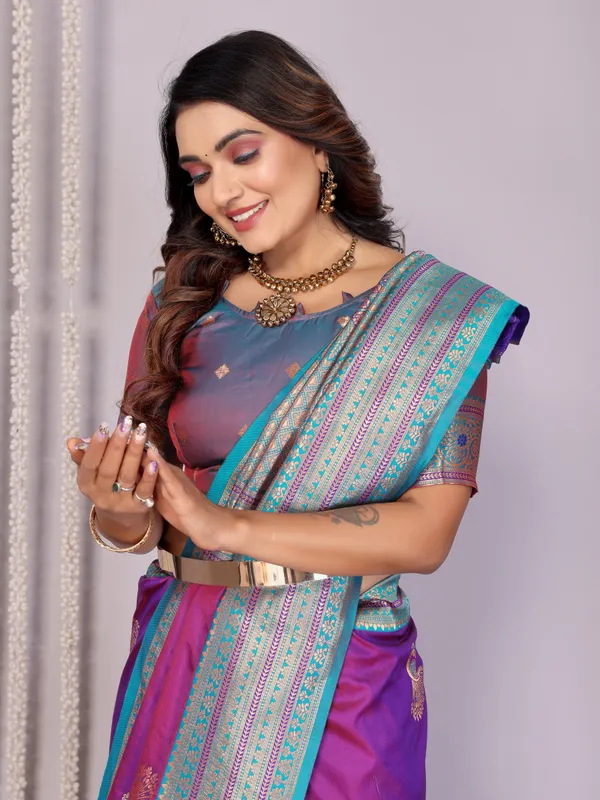 Magenta_Vibrant_Dual-Tone_Silk_Saree_With_Peacock_Motifs