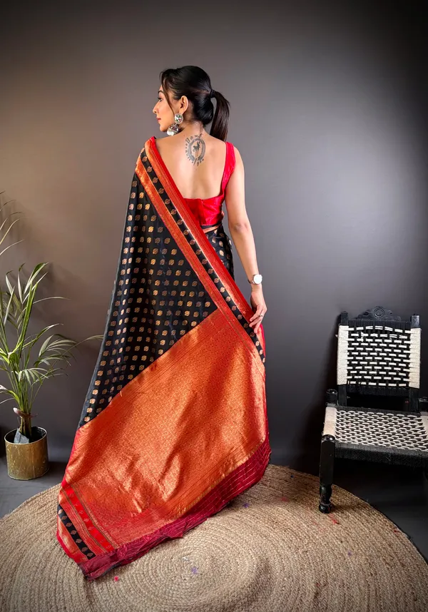 Black_&_Red_Vibrant_Khun_Saree_With_A_Distinctive_Grey_Pallu_Adorned