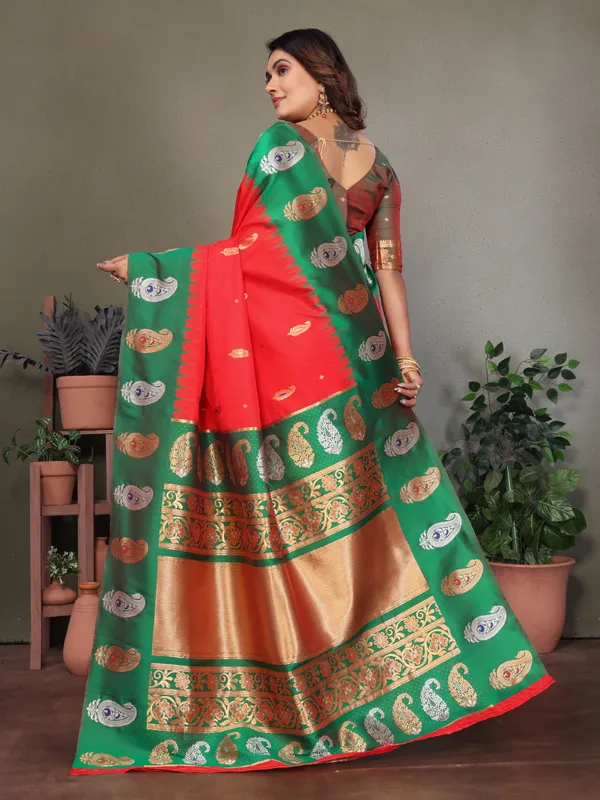 Red_&_Green_Pure_Silk_Kanchipuram_Saree_With_Rich_Zari_Pallu_And_Contrast_Exquisite_Handwork_Stitched_Blouse_Piece