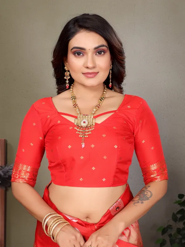 Red_&_Bright_Orange_Dual-Tone_Silk_Saree_With_Paisley_And_Zari_Details