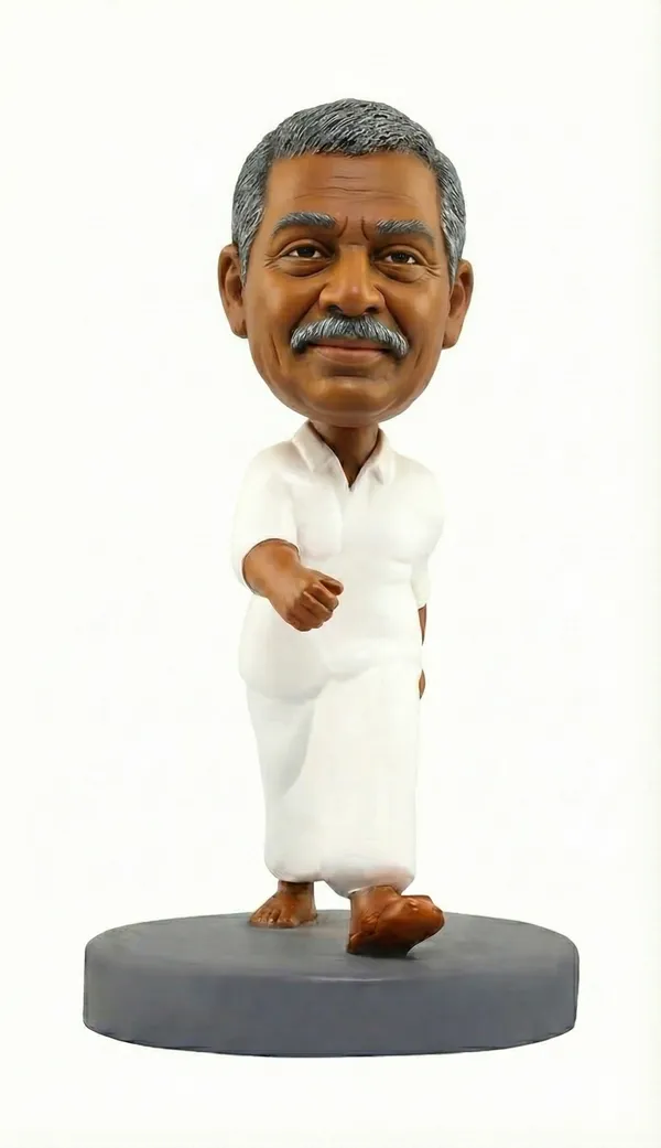 South_Indian_Traditional_Outfit_Bobblehead_-_Custom_Face_Figurine_|_15_cm