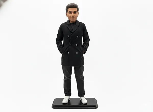 Stylish_All-Black_Bobblehead_–_Custom_Face_Figurine_(15_cm)