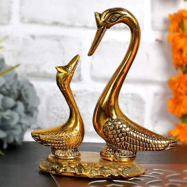 Golden_Metal_Traditional_Duck_Shaped_Showpiece