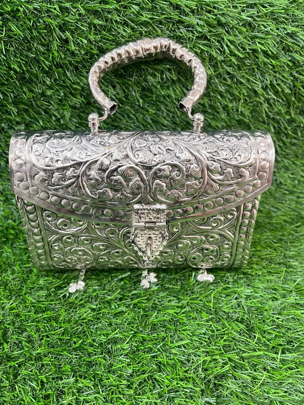 1_pcs_Metal_Hand_Clutch_Purse/Sling_Purse_for_Women_(Silver)