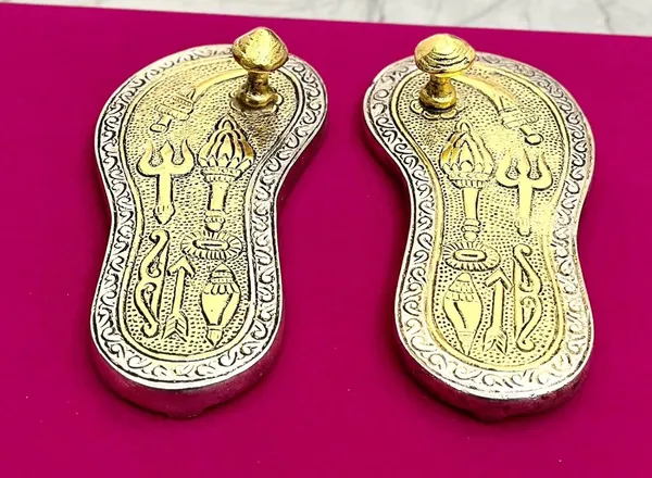 Golden_Brass_Traditional_Novelty_Home_Decor_For_Anniversary_Birthday