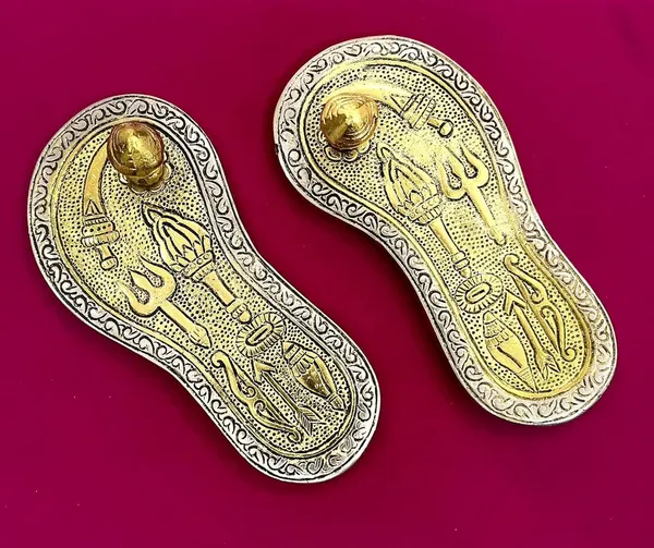 Golden_Brass_Traditional_Novelty_Home_Decor_For_Anniversary_Birthday