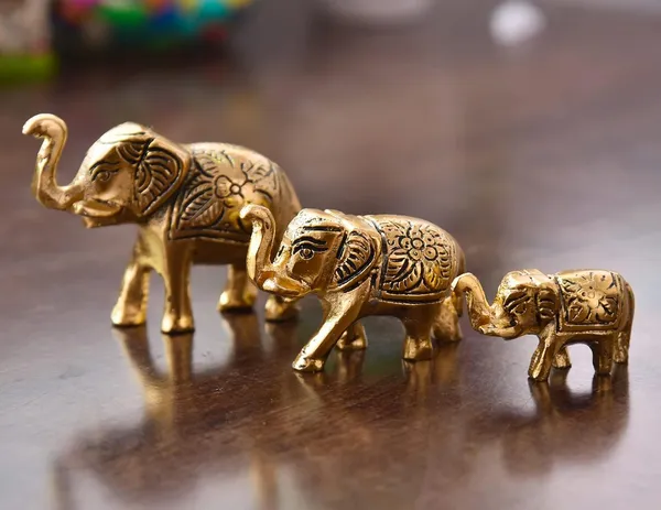 Golden_Metal_Glossy_Solidantique_Novelty_Elephant_For_Housewarming