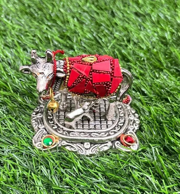 German_Silver_Cow_and_Calf_Statue_–_Symbol_of_Prosperity