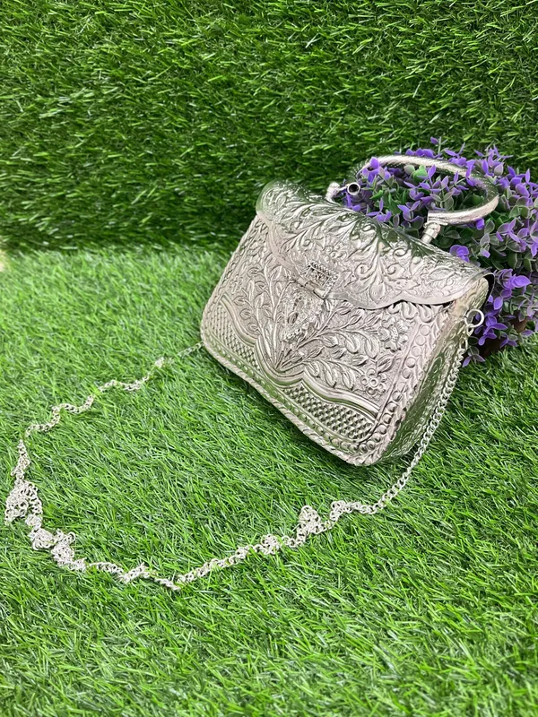 Handmade_hand_clutch_with_Beautiful_Metal_Handle,Bag_is_completely_made_from_Brass_Metal._Big_size_and_light_weight_,_Any_Size,Model_and_Brand_of_Cellphone_can_be_put_in_bag_easily_,_like_any_I_Phone_Size:_Small_and_compact,_perfect_for_carrying_essentials_like_phone,_keys,_and_lipstick._Bag_Size:_7_Inch_long,_4.5_Inch_Height_2_Inch_width_Specially_designed_Vintage_bag_for_Party,Function,This_bag_Clutch_is_suitable_to_keep_Smart_Cellphone_and_small_accessories