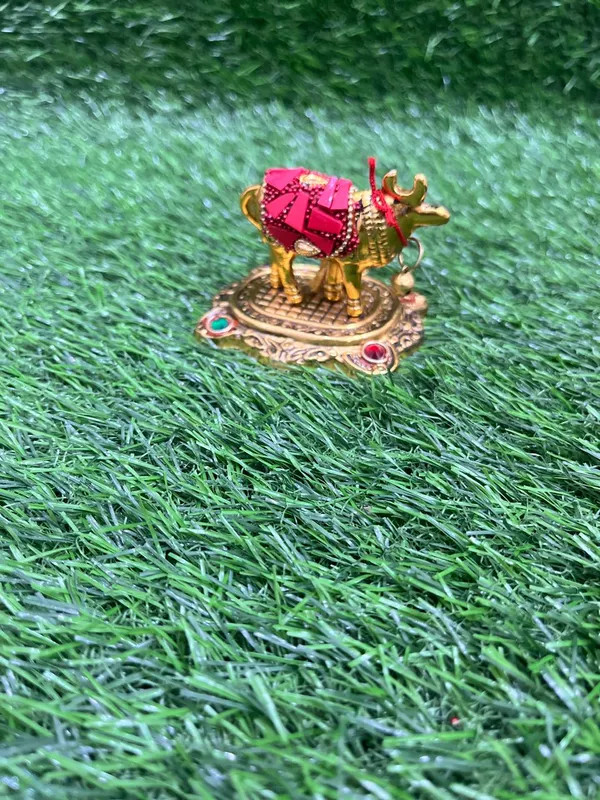 Kamdhenu_Cow_Statue_with_Calf_for_Home_Decor_Gifting_and_Decorative_Golden_Metal_Showpiece_Decorative_Showpiece_-_12_cm_(Aluminium,_Gold)_enu_Cow__Statue