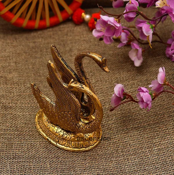 Golden_Metal_Traditional_For_Anniversary