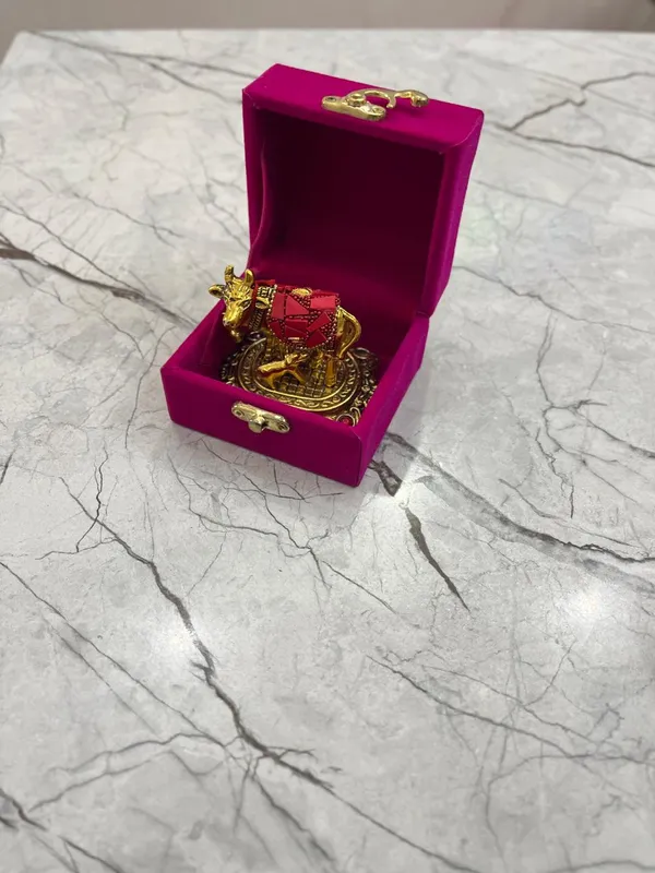 Kamdhenu_Cow_and_Calf_with_Krishna_Ji_&_Velvet_Box_Gold_Metal_Showpiece_|_Decorative_Gift_for_Home_and_Office
