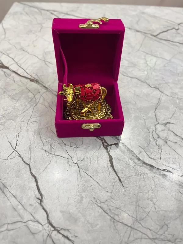 Kamdhenu_Cow_and_Calf_with_Krishna_Ji_&_Velvet_Box_Gold_Metal_Showpiece_|_Decorative_Gift_for_Home_and_Office