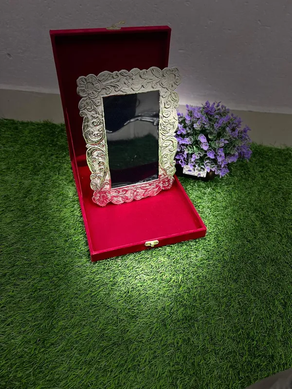Tabletop_Crown_Photo_Frame