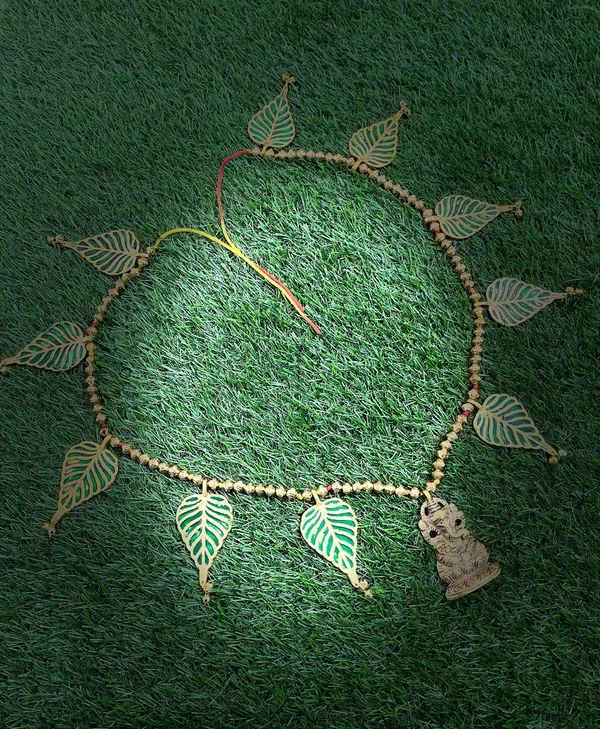 Golden_Antique_Hanging_Leaf_Shaped_Home_Decor