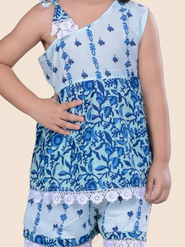 Printed_Cotton_One_Shoulder_Top_With_Shorts