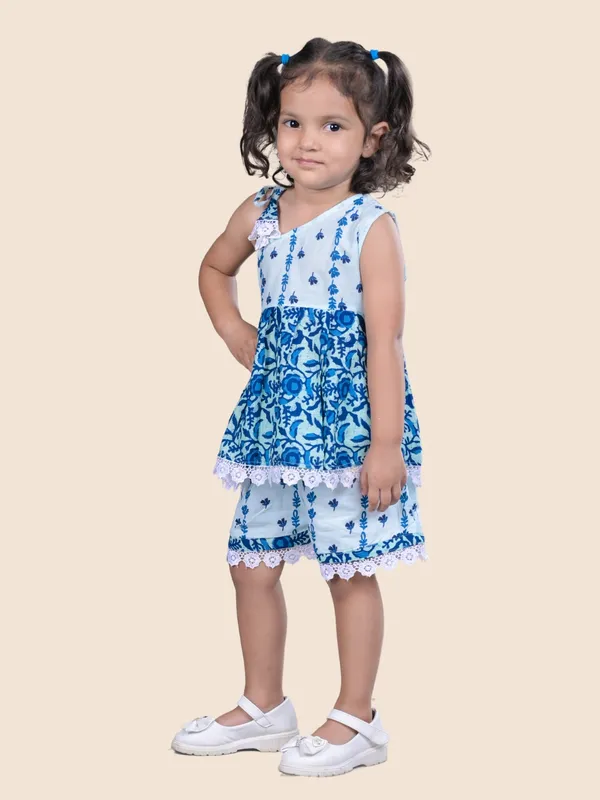 Printed_Cotton_One_Shoulder_Top_With_Shorts