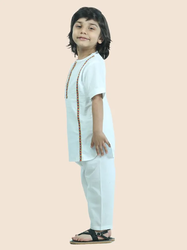 White_Pure_Cotton_Kurta_Pyjamas_Embellished_With_Lace