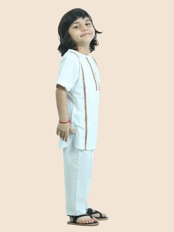 White_Pure_Cotton_Kurta_Pyjamas_Embellished_With_Lace