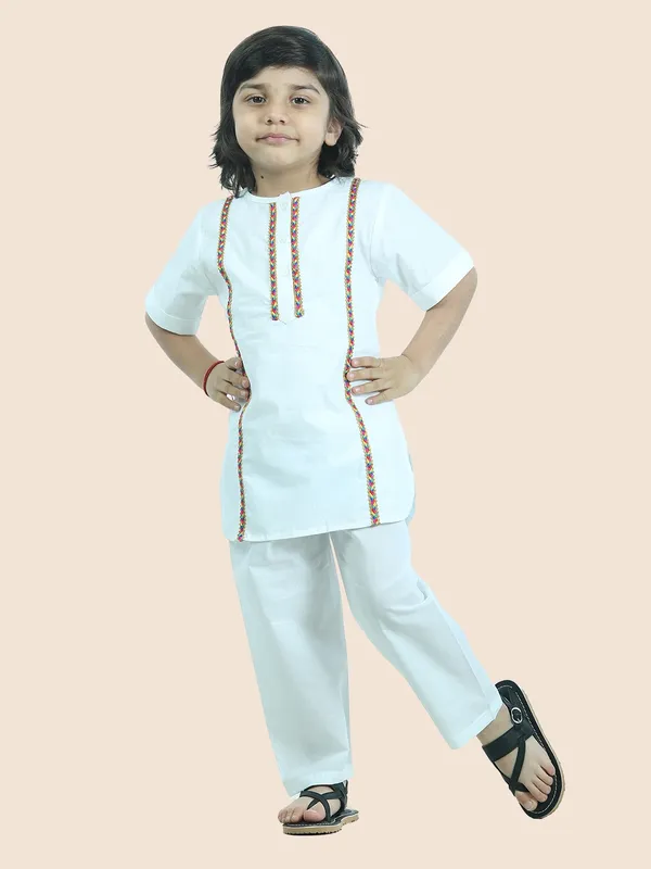 White_Pure_Cotton_Kurta_Pyjamas_Embellished_With_Lace