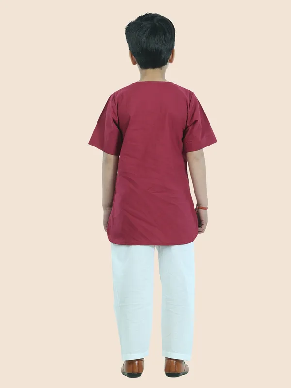 Maroon_Cotton_Kurta_Pyjamas_Embellished_With_Cotton_Lace