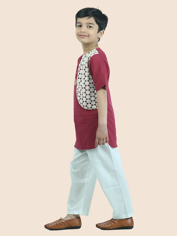 Maroon_Cotton_Kurta_Pyjamas_Embellished_With_Cotton_Lace