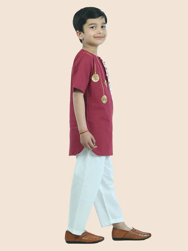 Maroon_Cotton_Kurta_Pyjamas_Embellished_With_Cotton_Lace