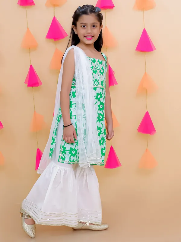 Green_Pure_Cotton_Printed_Kurti_With_White_Sarara